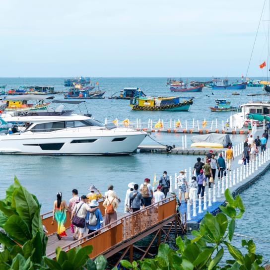 Cano tham quan các đảo Phú Quốc